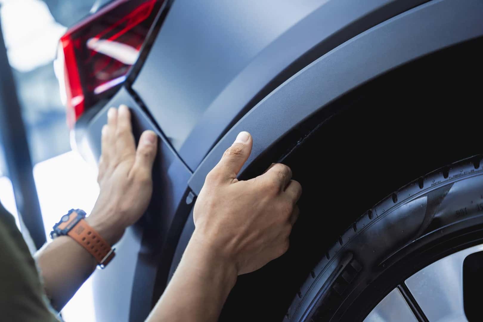 Acura technician performing an oil change