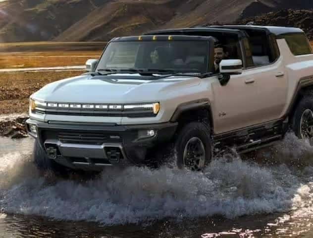 Hummer splashing