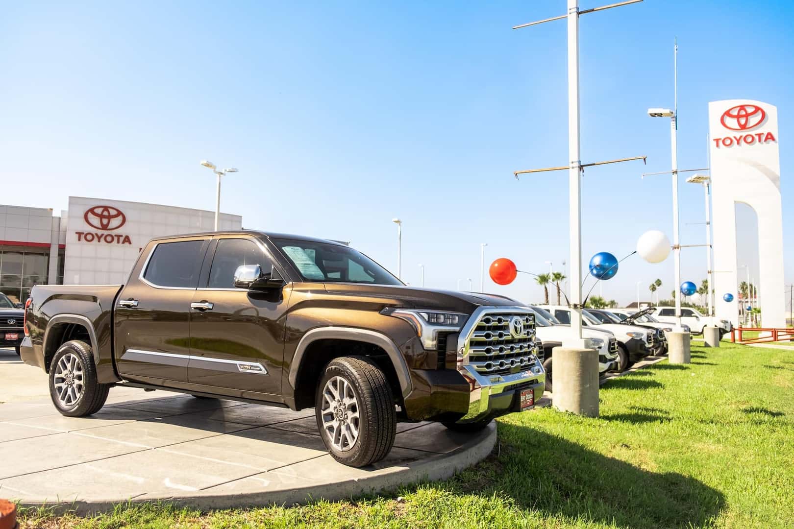 2019 Toyota Avalon - Bert Ogden Toyota in Harlingen, Texas