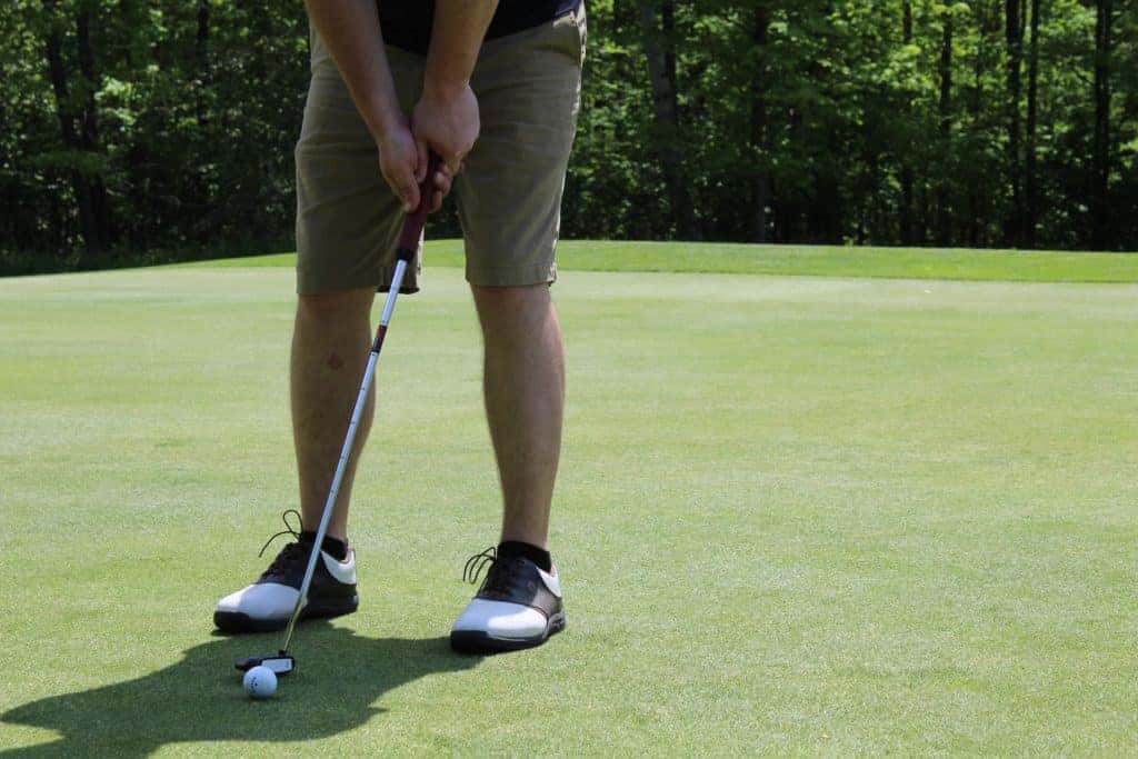 man putting at a golf course in hubbard ohio