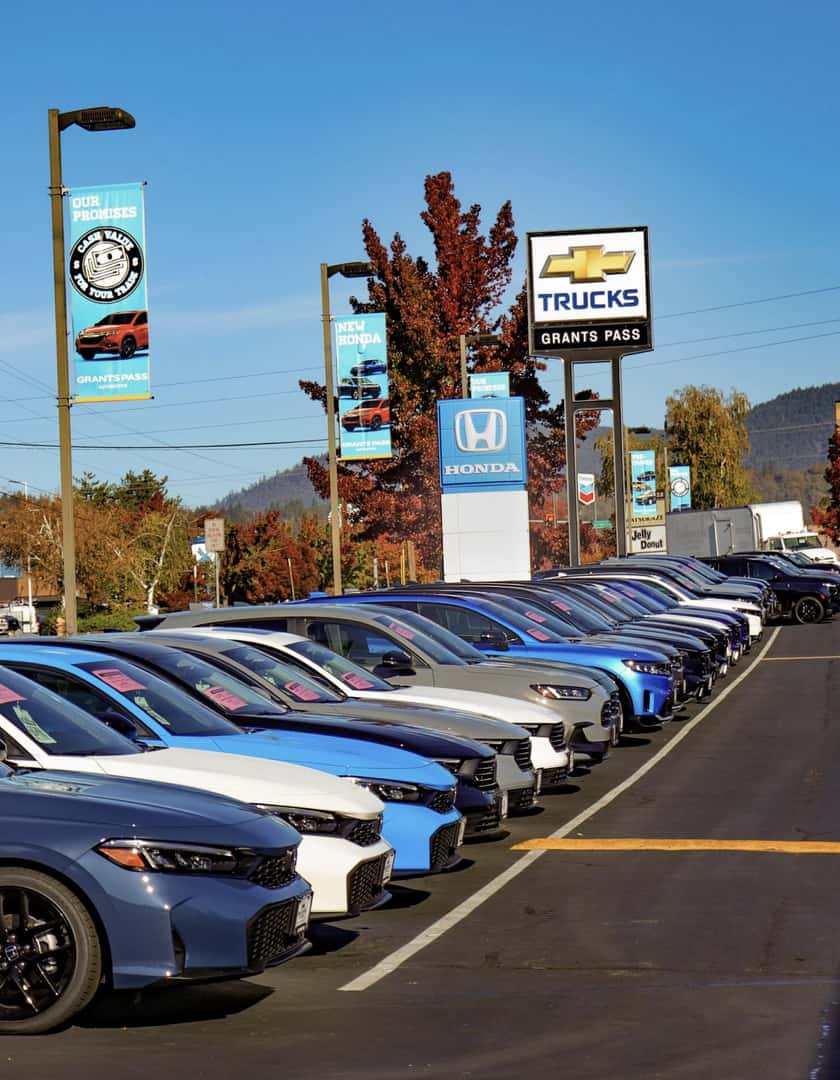 Row of Honda SUV's and Civic Sedans at Grants Pass Honda
