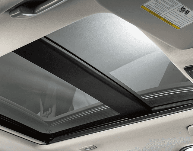 interior-4-desk-Nissan-Rogue
