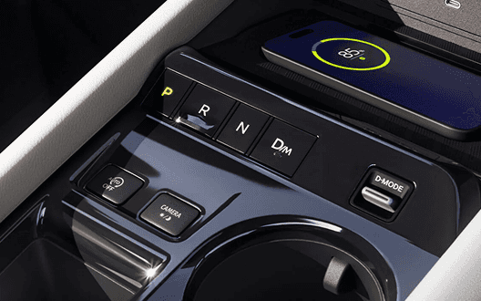 Murano center console with electronic shifter, D-Mode controls, and wireless phone charger