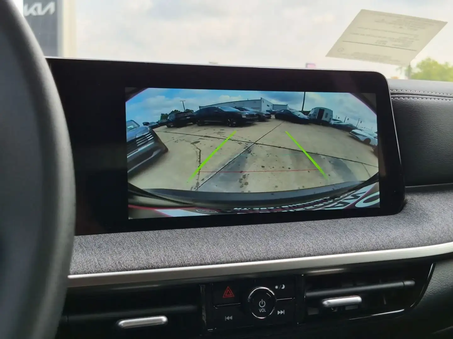 Nissan Kicks rear-view camera display with parking guidelines