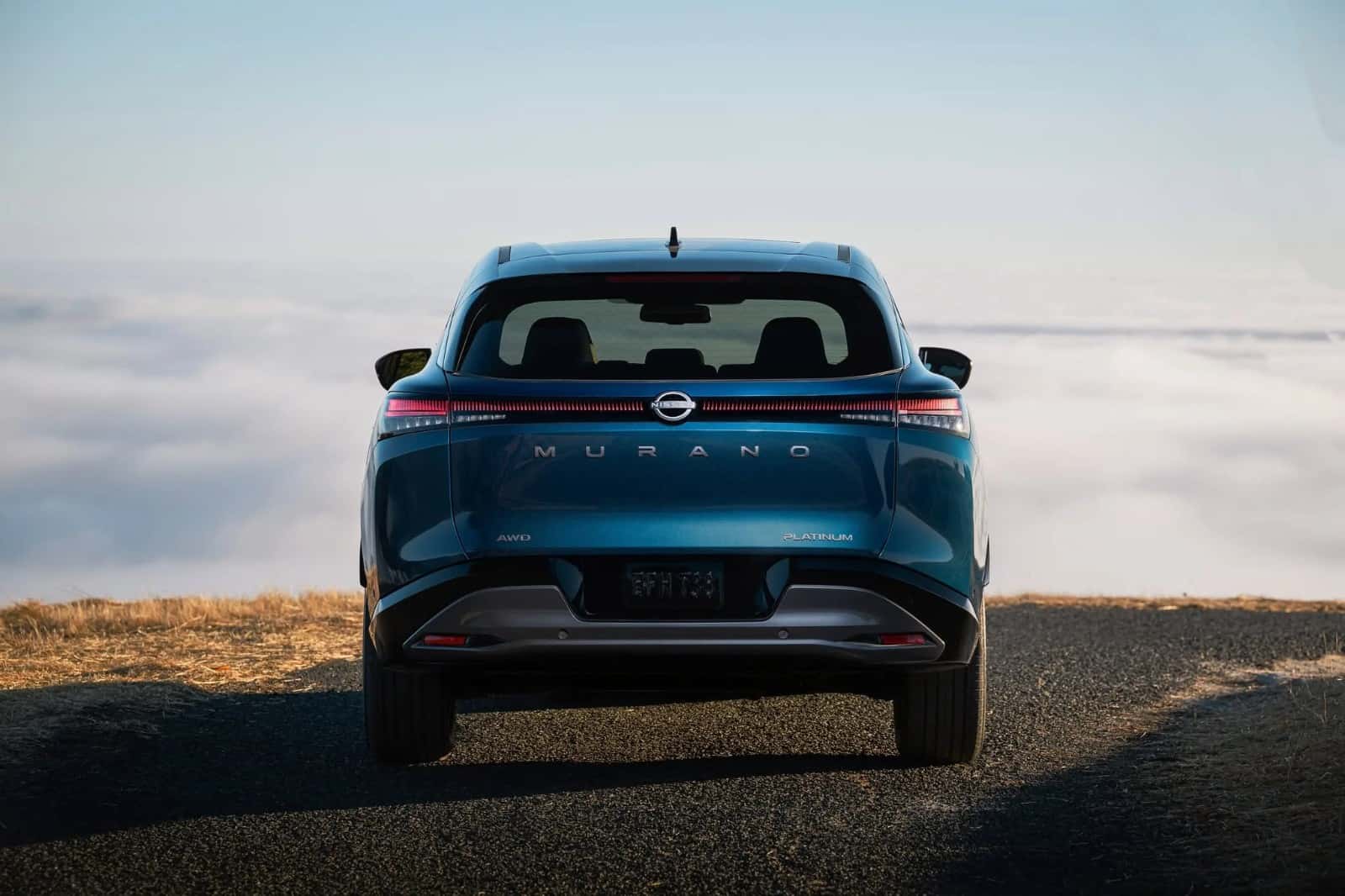 Rear view of the Nissan Murano showing the full-width light bar