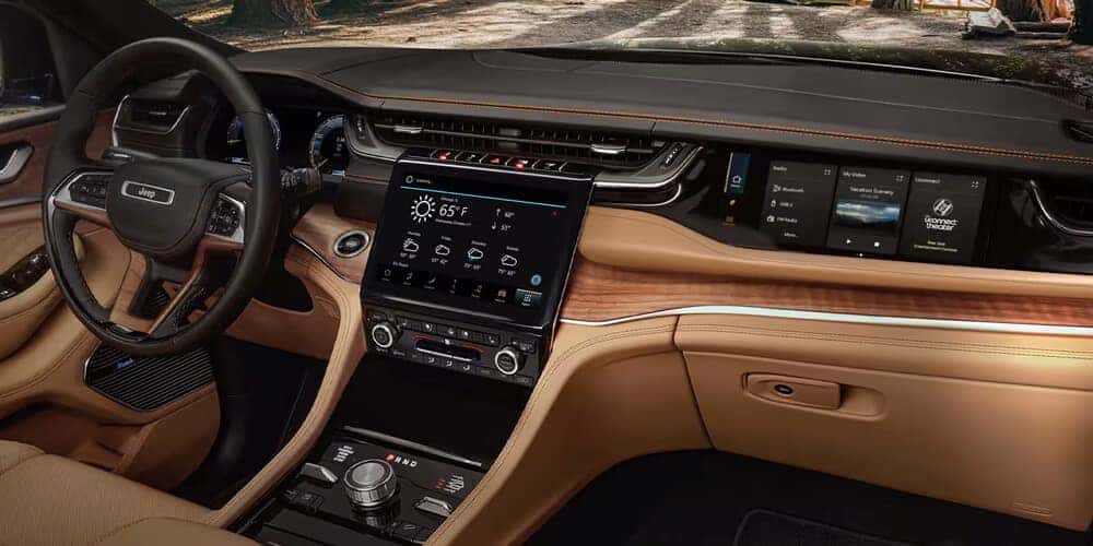 2025 Jeep Grand Cherokee Front Dash with Infortainment Screen