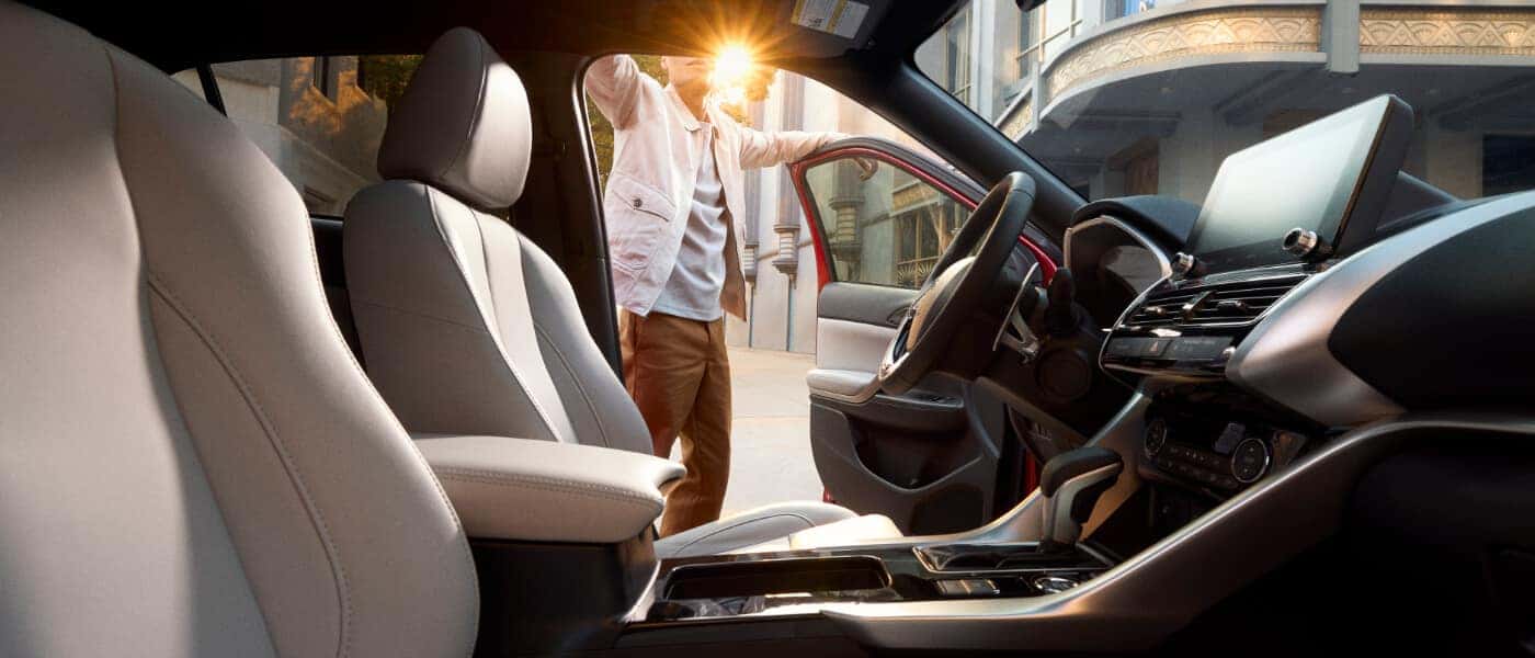 26Mitsubishi-EclipseCross-InteriorFrontSeatsSideView