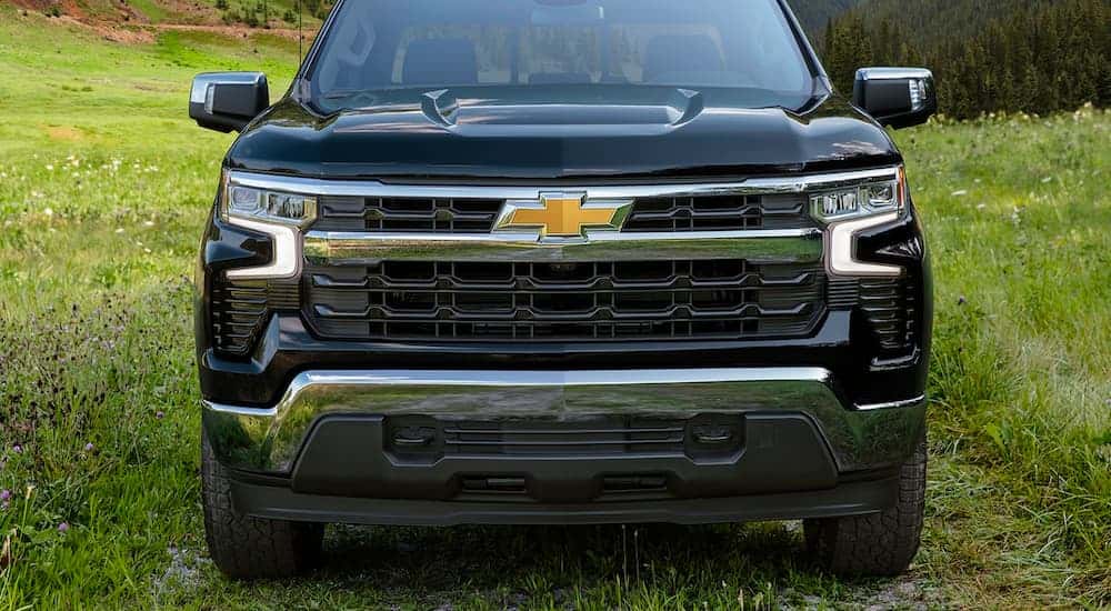 The grille of a black 2022 Chevy Silverado 1500.