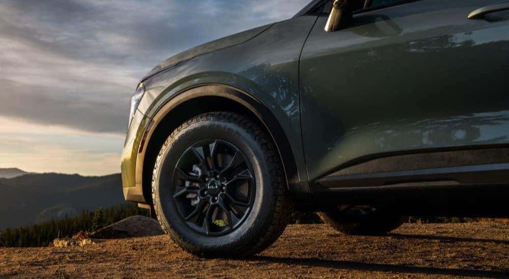 Close up of the front wheel and tire on a gray 2023 Kia Sportage.