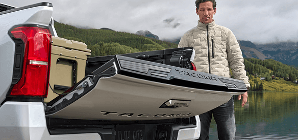 Power Open-and-Close Tailgate