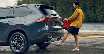 Available Hands-Free Power Liftgate